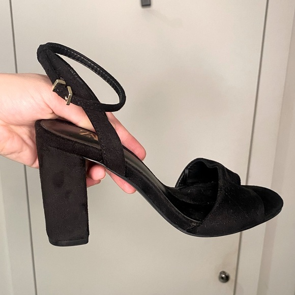 ZARA Block Heel Sandals with Ankle Strap - Picture 2 of 10